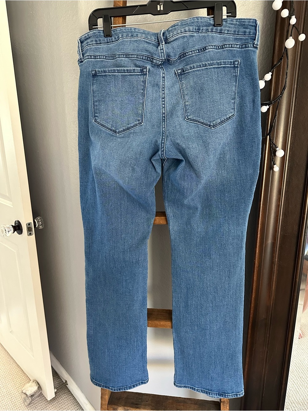 Old Navy women’s mid-rise bootcut jeans, size 16 - Picture 3 of 9
